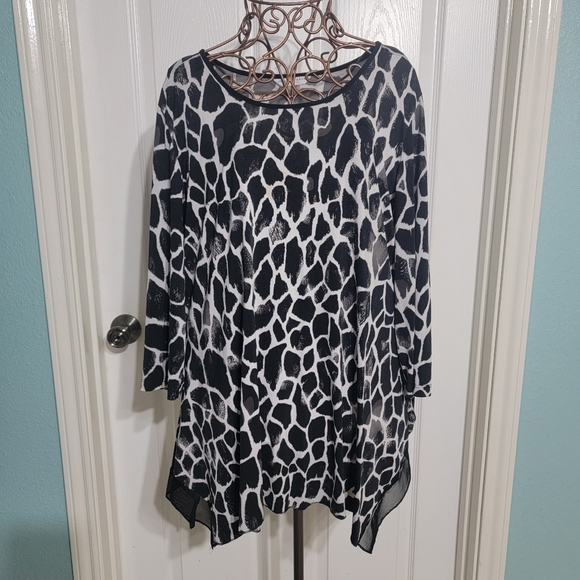 Peter Nygard Black & White Animal Print Scoop Neck Top/Tunic  Women's Size 1X - Picture 1 of 6